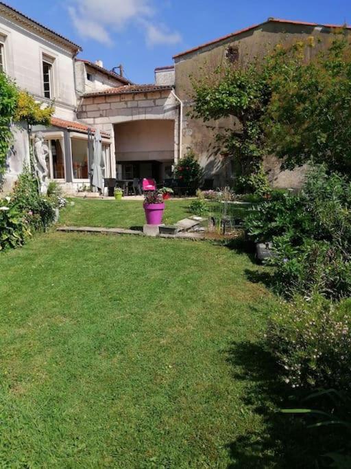Le Lys Saintes Exterior foto